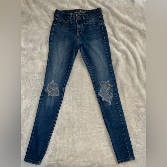 Universal Thread Dark Blue Distressed Skinny Jeans - Picture 1 of 8